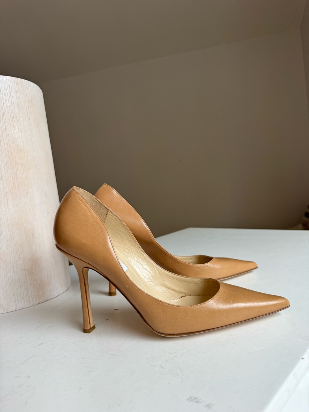 Jimmy Choo London Nude Leather Pointed-Toe Pumps – Size 39

Classic Jimmy Choo L